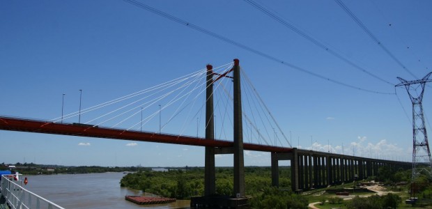 http://www.habiafrica.de/wp/wp-content/uploads/2012/05/Brücke-über-den-Rio-Parana_1.jpg