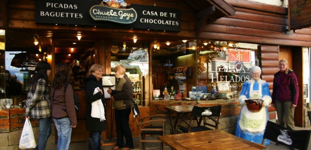 http://www.habiafrica.de/wp/wp-content/uploads/2012/05/Cafe-in-Bariloche_1.jpg