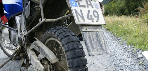 http://www.habiafrica.de/wp/wp-content/uploads/2012/05/Reifenpanne-auf-der-Carretera-Austral_1.jpg