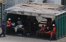 http://www.habiafrica.de/wp/wp-content/uploads/2015/04/20.Kantine-im-Hafen-von-Conakry_4.jpg