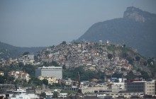 http://www.habiafrica.de/wp/wp-content/uploads/2015/04/Blick-zum-Corcovado-Vordergrund-Favelas_2.jpg