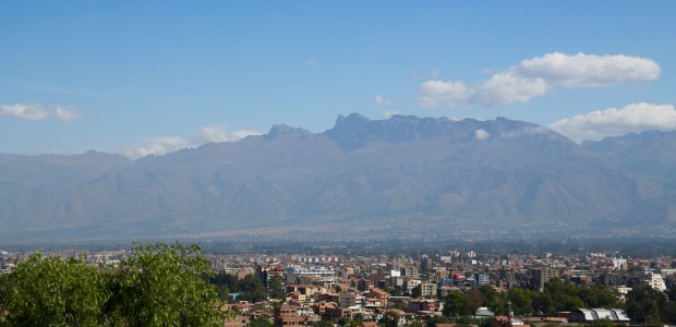 http://www.habiafrica.de/wp/wp-content/uploads/2015/06/13.-Blick-auf-Cochabamba-Bolivien_2.jpg