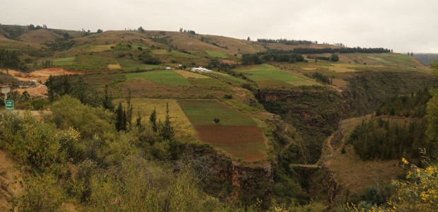 http://www.habiafrica.de/wp/wp-content/uploads/2015/07/22.-Bolivien-landschaftlich-genial_2.jpg