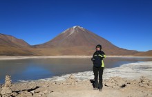 http://www.habiafrica.de/wp/wp-content/uploads/2015/07/44.-Die-Laguna-Verde-mit-Vulkan-Licancabur_2.jpg