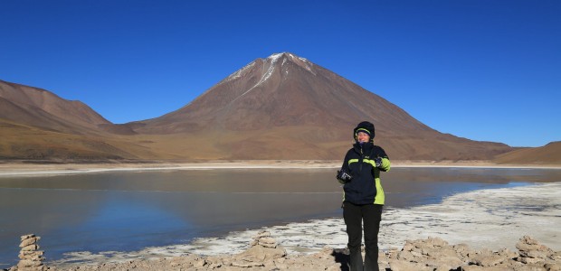 http://www.habiafrica.de/wp/wp-content/uploads/2015/07/44.-Die-Laguna-Verde-mit-Vulkan-Licancabur_2.jpg