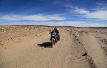 http://www.habiafrica.de/wp/wp-content/uploads/2015/07/47.-Sandpiste-Uyuni-Tupiza-Bolivien_2.jpg