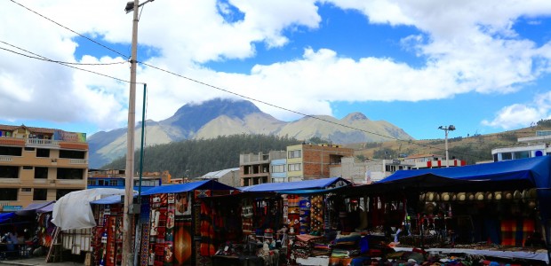 http://www.habiafrica.de/wp/wp-content/uploads/2015/08/24.Markt-in-Otavalo1_2.jpg