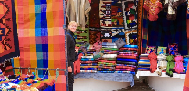 http://www.habiafrica.de/wp/wp-content/uploads/2015/08/26.Markt-in-Otavalo2_2.jpg