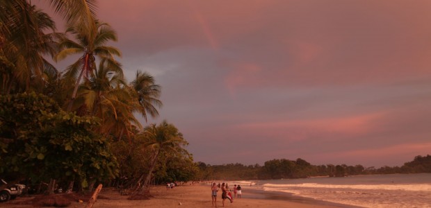 http://www.habiafrica.de/wp/wp-content/uploads/2015/10/14.-Sonnenuntergang-am-Strand-von-Manuel-Antonio-Costa-Rica_2.jpg