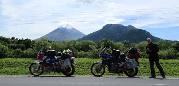 http://www.habiafrica.de/wp/wp-content/uploads/2015/10/15.-Blick-zum-Vulkan-Arenal-Costa-Rica_1.jpg