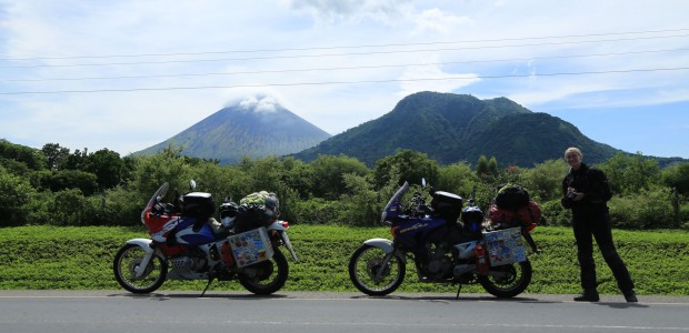 http://www.habiafrica.de/wp/wp-content/uploads/2015/10/15.-Blick-zum-Vulkan-Arenal-Costa-Rica_2.jpg