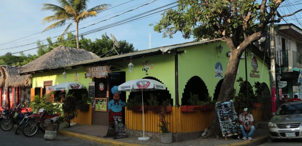 http://www.habiafrica.de/wp/wp-content/uploads/2015/10/18.-Restaurant-und-Bar-unter-deutscher-Leitung-in-San-Juan-del-Sur-Nicaragua_2.jpg