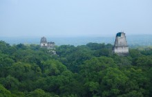 http://www.habiafrica.de/wp/wp-content/uploads/2015/10/31.-Blick-über-den-Regenwald-von-Tikal-von-einem-der-Tempel-im-Nationalpark-aus_2.jpg