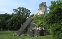 http://www.habiafrica.de/wp/wp-content/uploads/2015/10/34.-Der-Tempel-Nummer-2-auf-der-Grand-Plaza-NP-Tikal-Guatemala_2.jpg