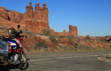 http://www.habiafrica.de/wp/wp-content/uploads/2015/11/10.-Die-drei-Klatschabsen-im-Arches-Nationalpark-Utah-USA_2.jpg