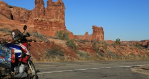 http://www.habiafrica.de/wp/wp-content/uploads/2015/11/10.-Die-drei-Klatschabsen-im-Arches-Nationalpark-Utah-USA_2.jpg