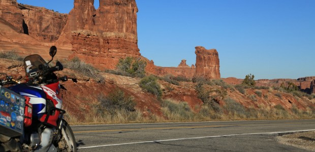 http://www.habiafrica.de/wp/wp-content/uploads/2015/11/10.-Die-drei-Klatschabsen-im-Arches-Nationalpark-Utah-USA_2.jpg