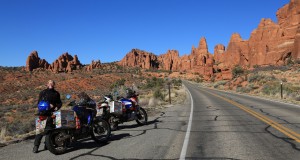 http://www.habiafrica.de/wp/wp-content/uploads/2015/11/10.-Zerklüfteter-Sandstein-und-bizarre-Formen-Arches-Nationalpark-Utah_2.jpg