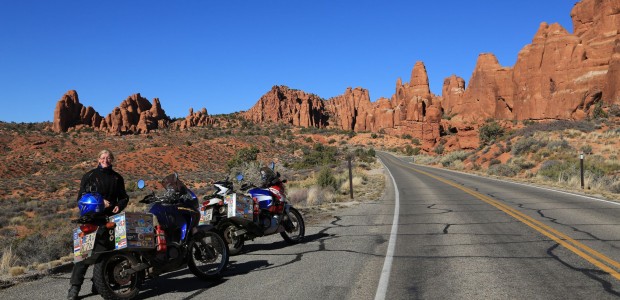 http://www.habiafrica.de/wp/wp-content/uploads/2015/11/10.-Zerklüfteter-Sandstein-und-bizarre-Formen-Arches-Nationalpark-Utah_2.jpg