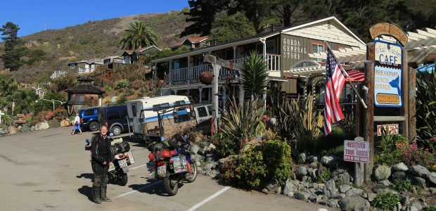 http://www.habiafrica.de/wp/wp-content/uploads/2015/11/1d.-Rast-in-einem-Café-am-Pazific-Coast-Highway-Kalifornien_2.jpg