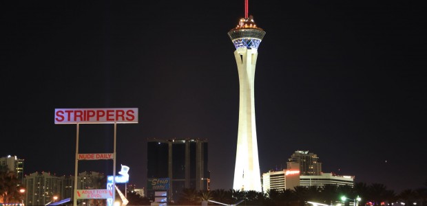 http://www.habiafrica.de/wp/wp-content/uploads/2015/11/5b.-Der-Stratospheren-Tower-in-Las-Vegas-bei-Nacht-Nevada_2.jpg