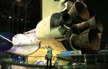 http://www.habiafrica.de/wp/wp-content/uploads/2015/12/18.-Blick-ins-Innere-des-Spaceshuttles-Atlantis_2.jpg