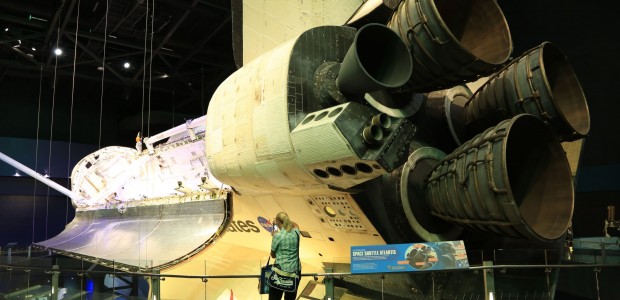 http://www.habiafrica.de/wp/wp-content/uploads/2015/12/18.-Blick-ins-Innere-des-Spaceshuttles-Atlantis_2.jpg