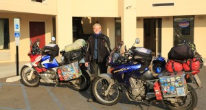 http://www.habiafrica.de/wp/wp-content/uploads/2015/12/37.Letztes-Foto-der-Motorräder-im-bepackten-Zustand-Rahway-Linden-New-Yersey_2.jpg