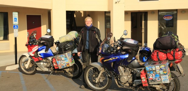 http://www.habiafrica.de/wp/wp-content/uploads/2015/12/37.Letztes-Foto-der-Motorräder-im-bepackten-Zustand-Rahway-Linden-New-Yersey_2.jpg