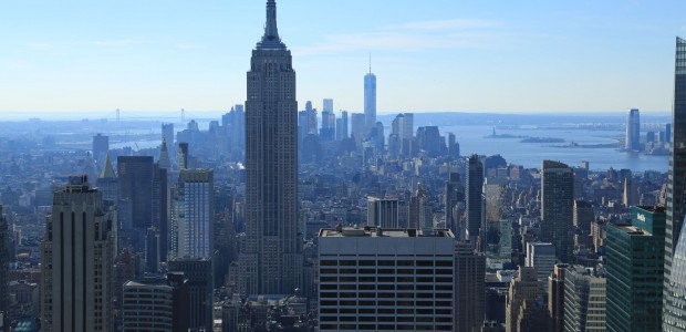 http://www.habiafrica.de/wp/wp-content/uploads/2015/12/50.-Blick-von-Top-of-the-Rock-auf-Manhattan-und-dem-Empire-State-Building_2.jpg